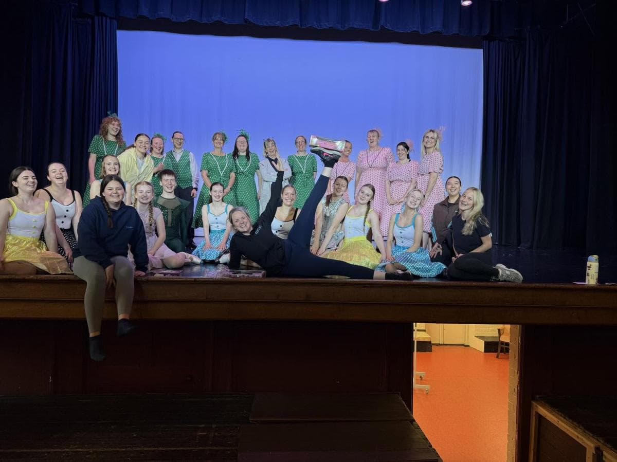 The full OzDust cast taking a bow