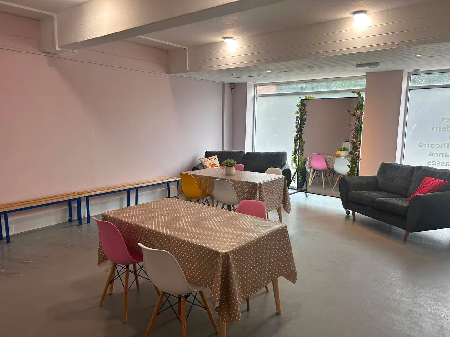 The parents' waiting area with sofas, tables and floral garlands